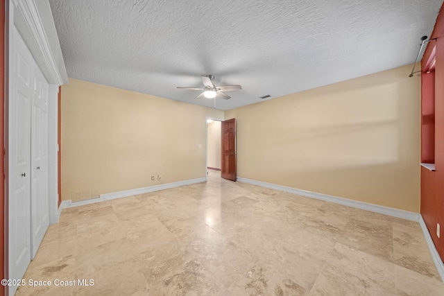 unfurnished bedroom with ceiling fan, a textured ceiling, and a closet