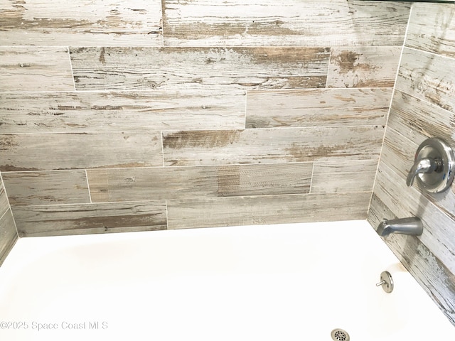 details with shower / bath combination