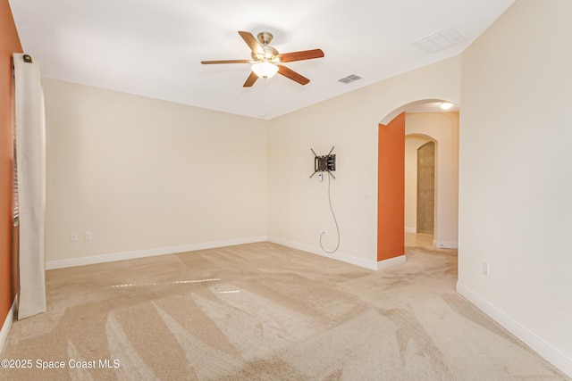 carpeted empty room featuring ceiling fan