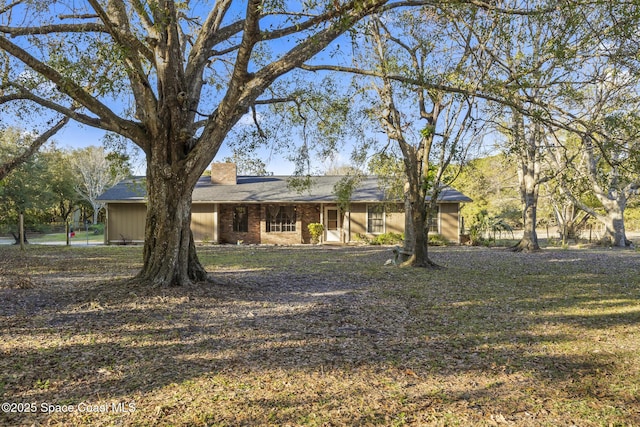 ranch-style house with a front yard