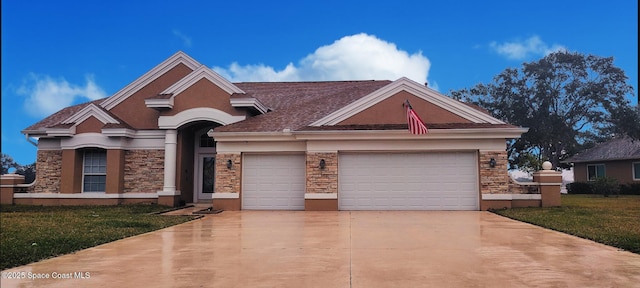 view of front of house featuring a garage and a front yard