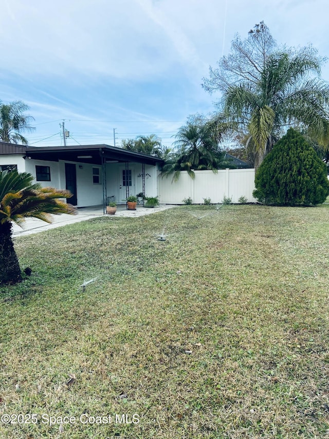 view of yard featuring a patio