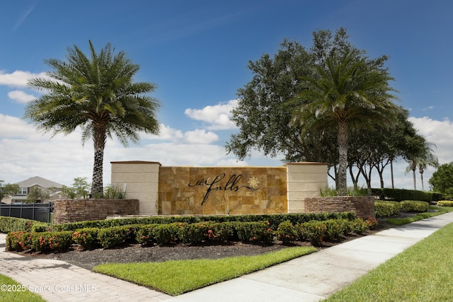 view of community / neighborhood sign