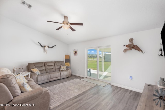 living room featuring lofted ceiling, light hardwood / wood-style floors, and ceiling fan