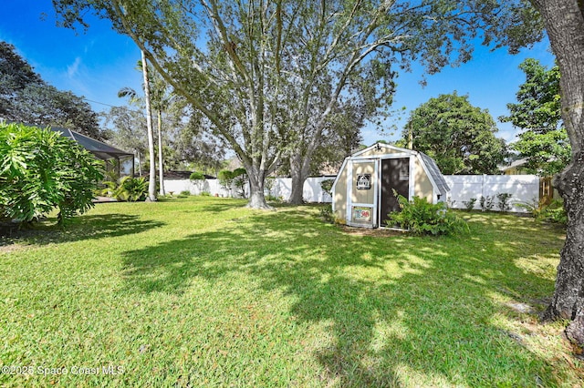 view of yard with a shed