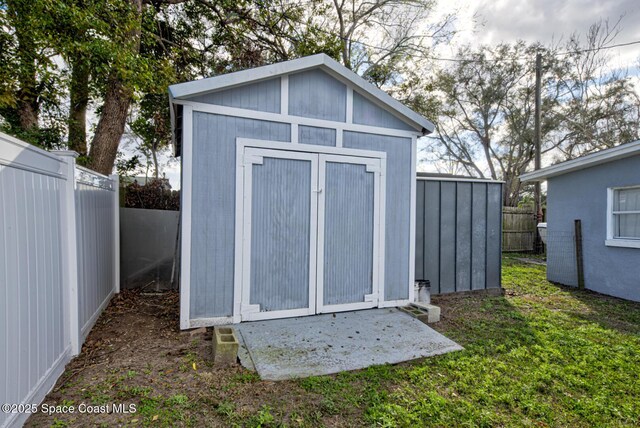 view of outdoor structure featuring a yard