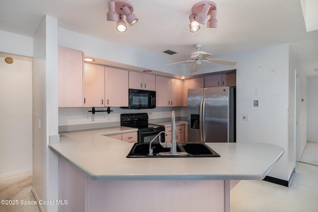 kitchen with sink, black appliances, kitchen peninsula, and ceiling fan