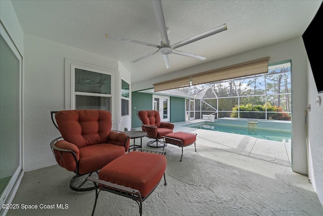 sunroom with ceiling fan