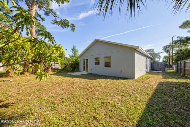 back of house featuring a yard