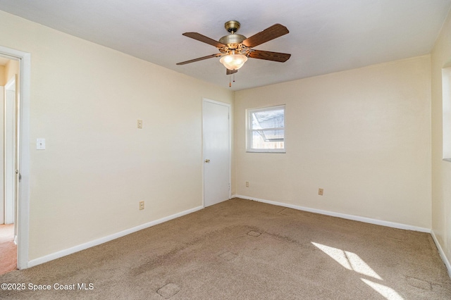 carpeted empty room featuring ceiling fan