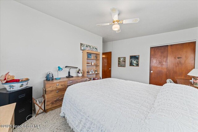 bedroom with ceiling fan