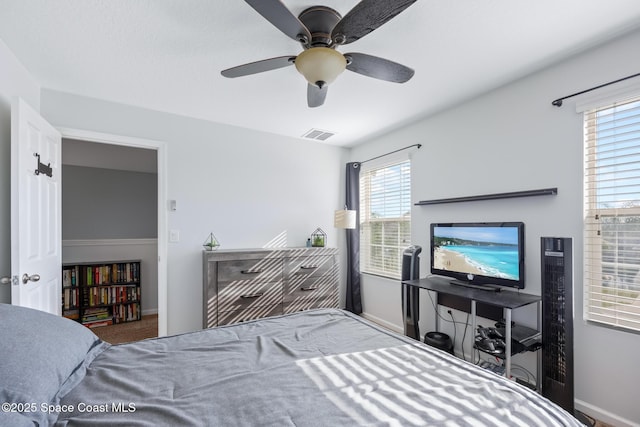 bedroom with ceiling fan