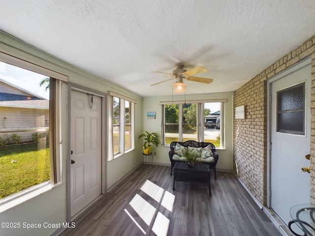 sunroom with ceiling fan