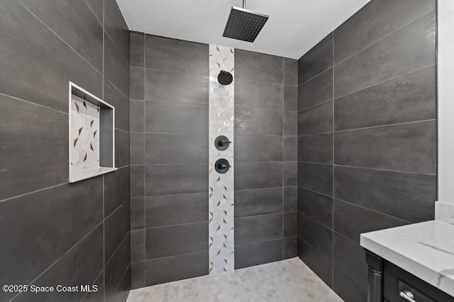 bathroom featuring a tile shower