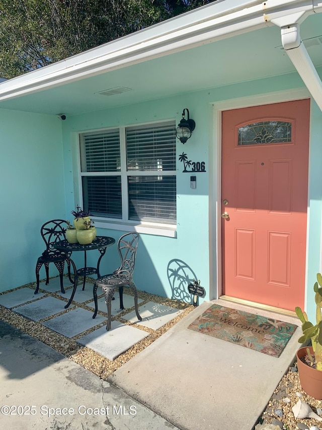 doorway to property with covered porch