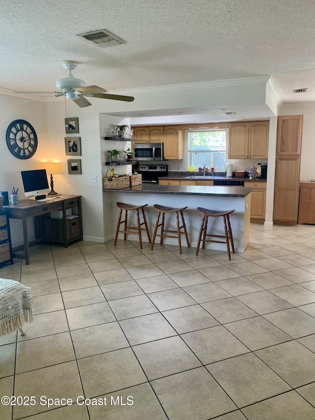 kitchen with sink, a breakfast bar area, crown molding, light tile patterned floors, and kitchen peninsula