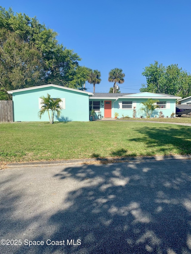 view of front facade featuring a front yard