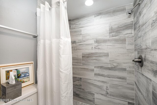 bathroom featuring curtained shower