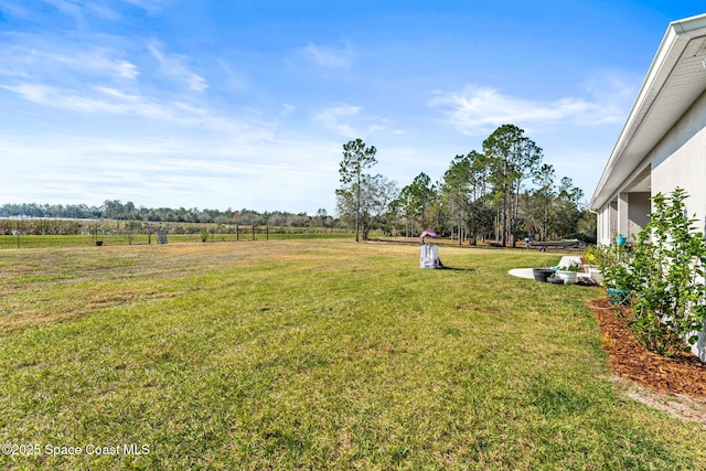 view of yard featuring a rural view