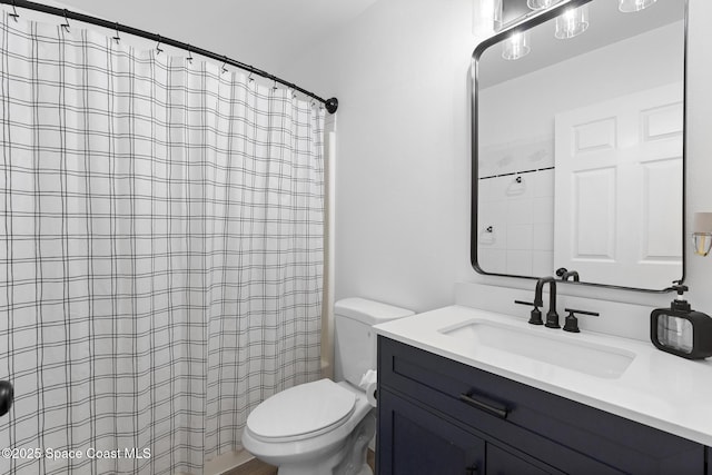 bathroom featuring a shower with curtain, vanity, and toilet