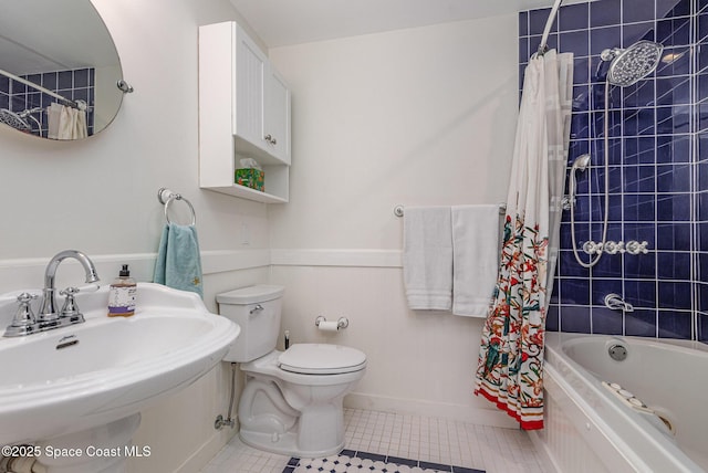 full bathroom featuring sink, shower / bathtub combination with curtain, tile patterned floors, and toilet