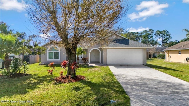 view of front of house featuring a garage and a front yard