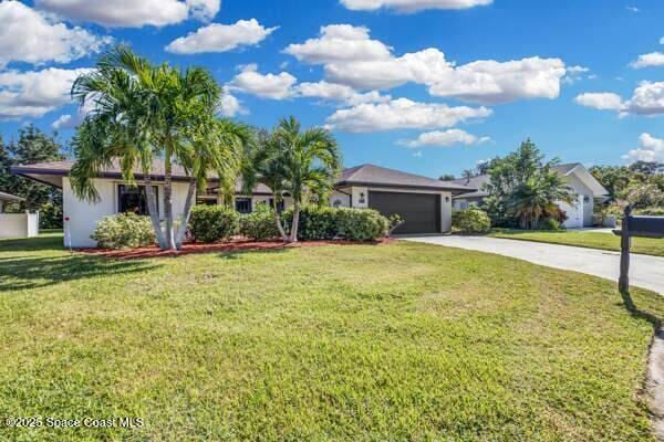 single story home with a front yard