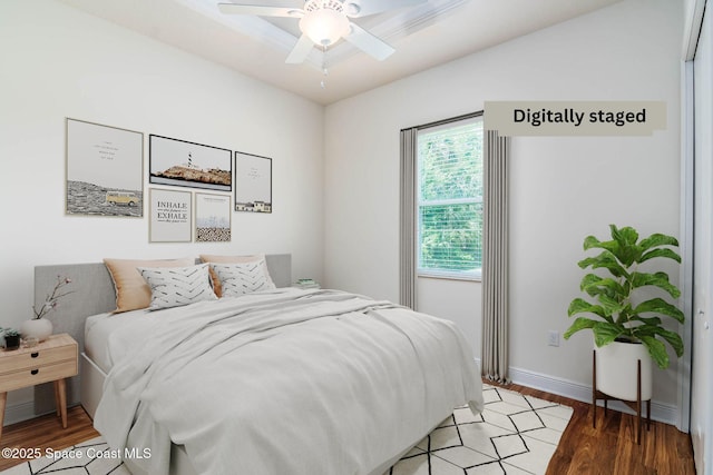 bedroom featuring light wood-style flooring, baseboards, and a ceiling fan