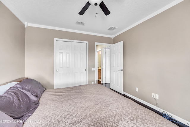 bedroom featuring ornamental molding, a textured ceiling, ceiling fan, and a closet