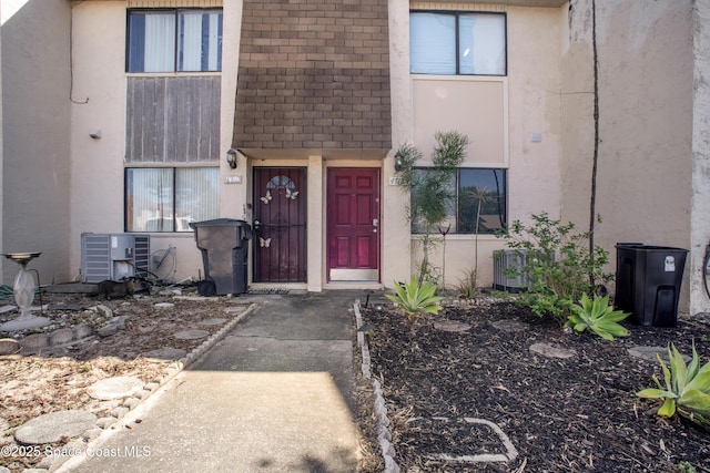 property entrance featuring stucco siding