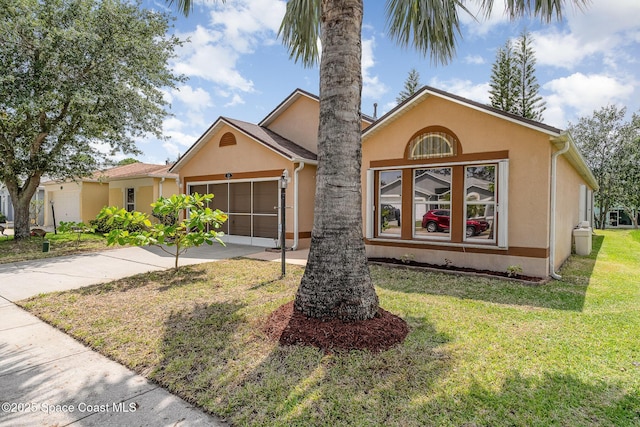 view of front facade featuring a garage and a front yard