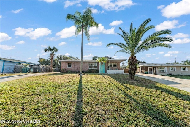 ranch-style house featuring a front yard