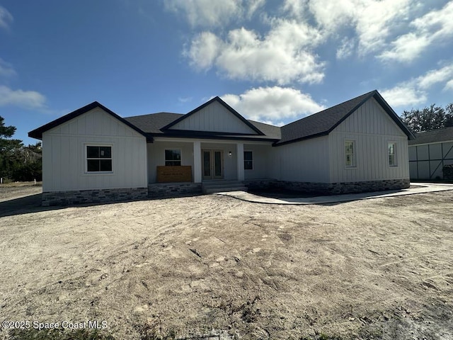 view of modern farmhouse style home