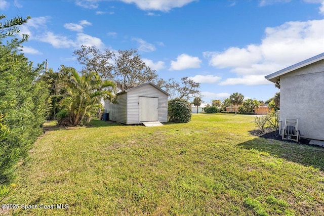 view of yard with a storage unit