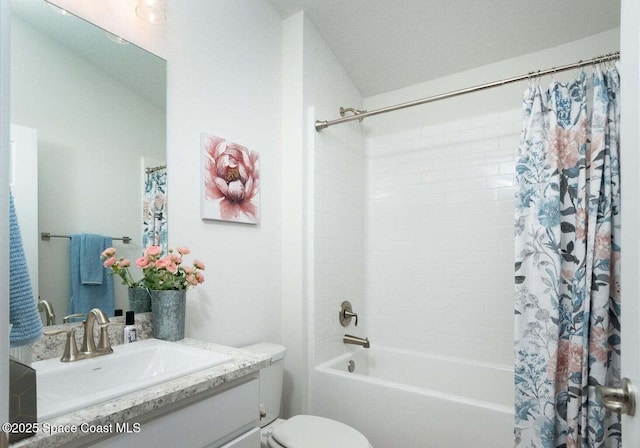 574 Fernwood Ave NW None, Unit None, Palm Bay, FL 32907 - full bath with vanity and shower / bath combination with curtain