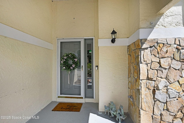 property entrance featuring stucco siding