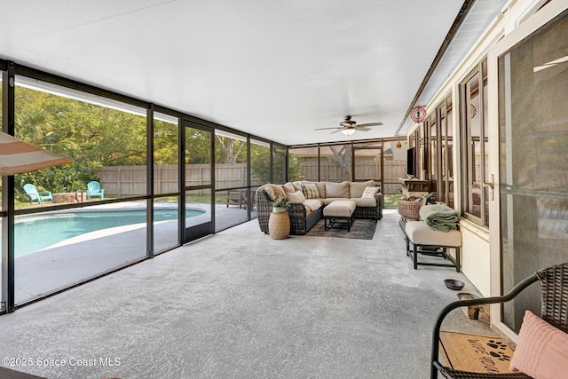 sunroom / solarium featuring a ceiling fan