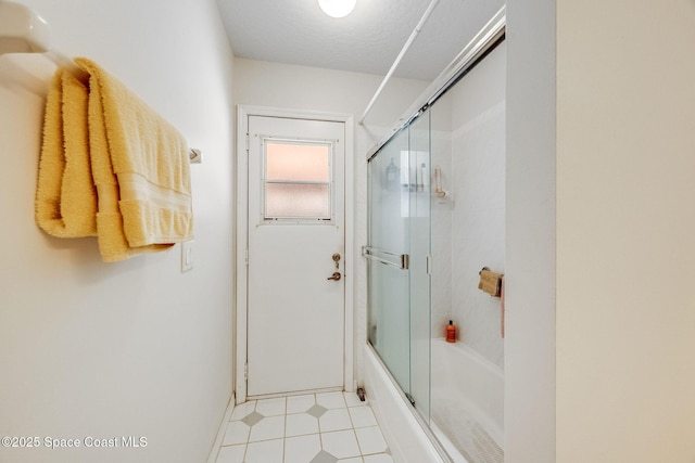 bathroom with combined bath / shower with glass door