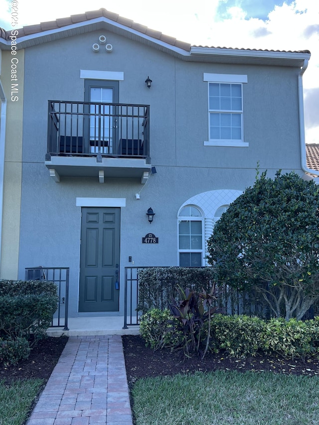 view of front of home with a balcony