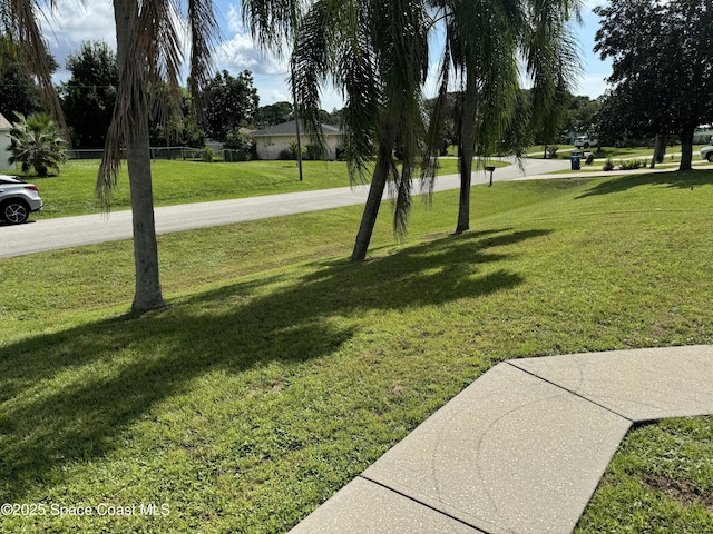 view of property's community featuring a yard