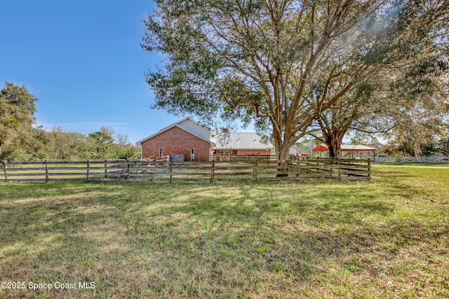 view of yard featuring a rural view