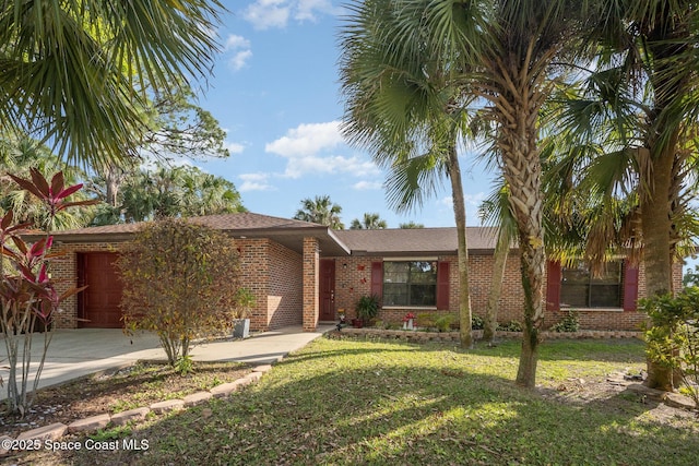 view of front of property featuring a garage and a front lawn