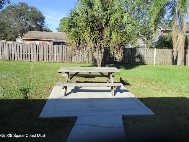 view of yard with a patio area