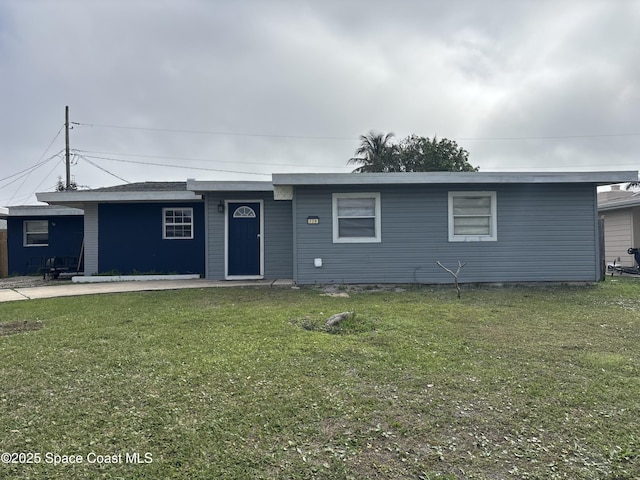 view of front of property with a front yard