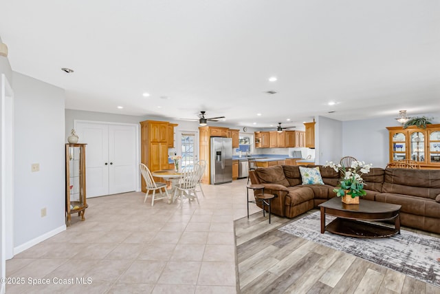 living room with recessed lighting, visible vents, baseboards, light wood-style floors, and a ceiling fan