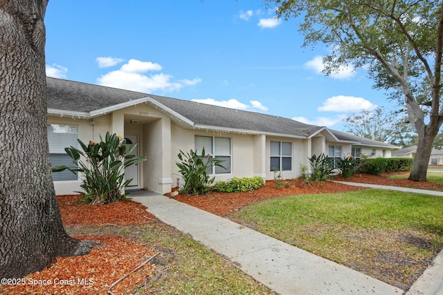 single story home with a front lawn