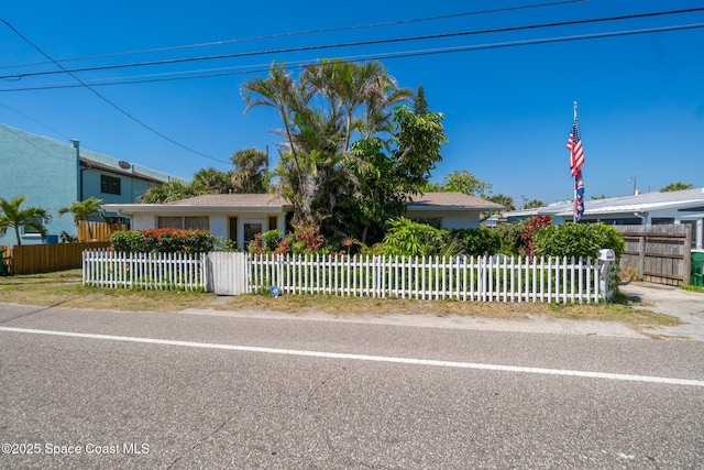 view of front of house with a fenced front yard