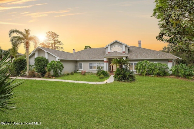 view of front of house featuring a lawn