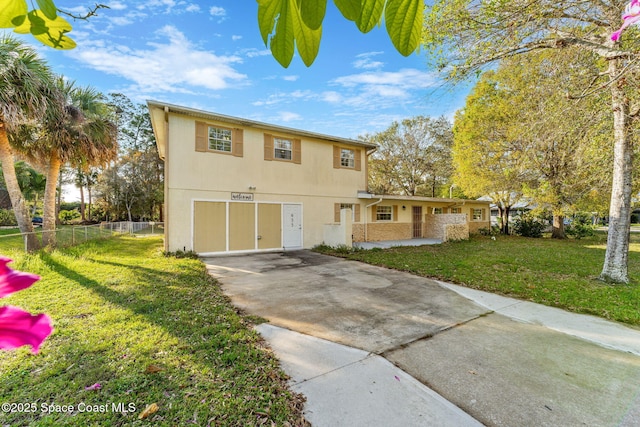 view of front property featuring a garage and a front yard