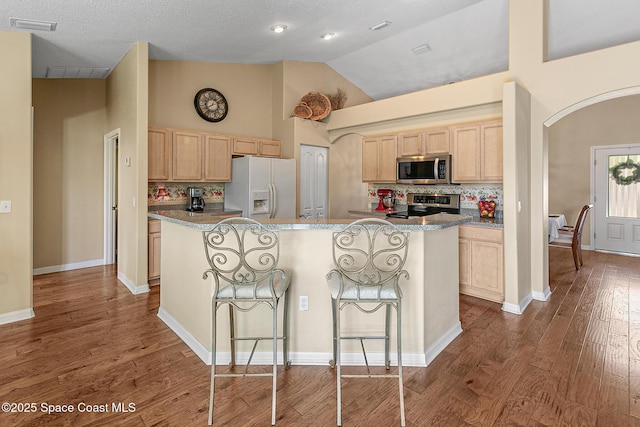 kitchen featuring a breakfast bar, stainless steel appliances, and a center island